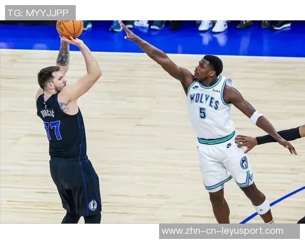 东契奇后撤步三分绝杀庆祝时刻与老队友小乔丹击掌共庆辉煌